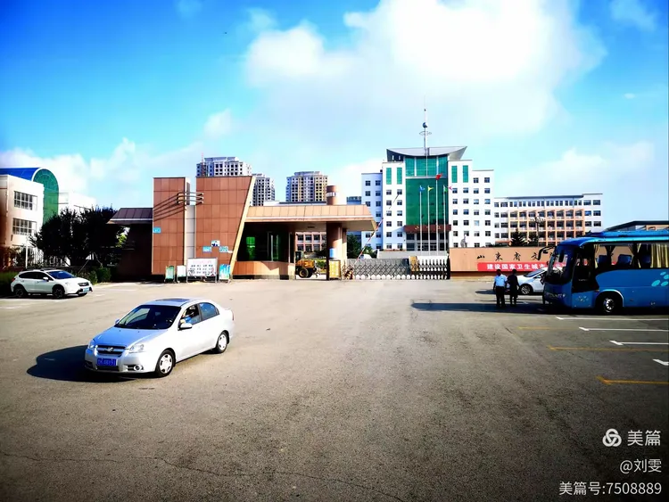 6:40分最后一批游客在文登一中上车。